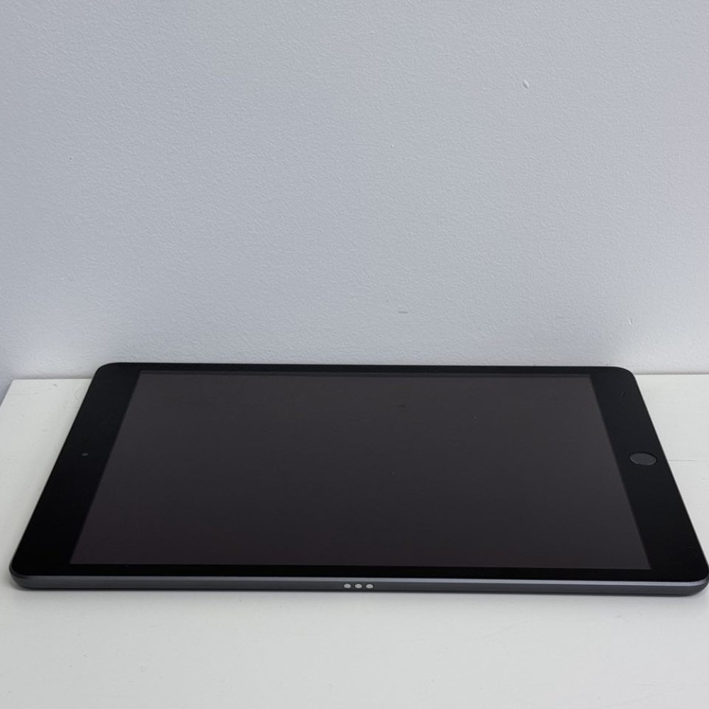 Apple iPad 8 10,2 (2020) Apple iPad 8 10,2 (2020)