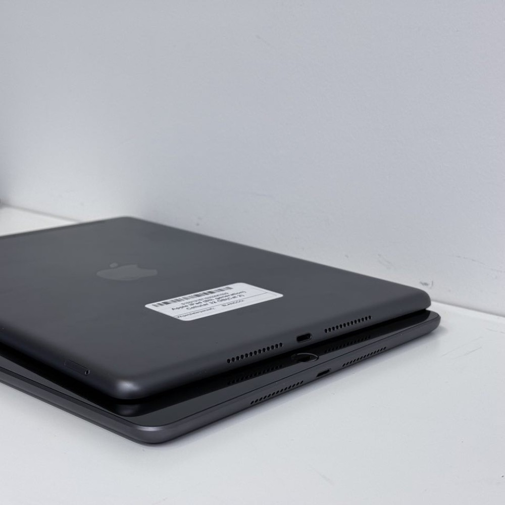 Apple iPad 8 10,2 (2020) Apple iPad 8 10,2 (2020)