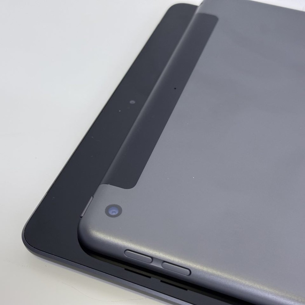 Apple iPad 8 10,2 (2020) Apple iPad 8 10,2 (2020)