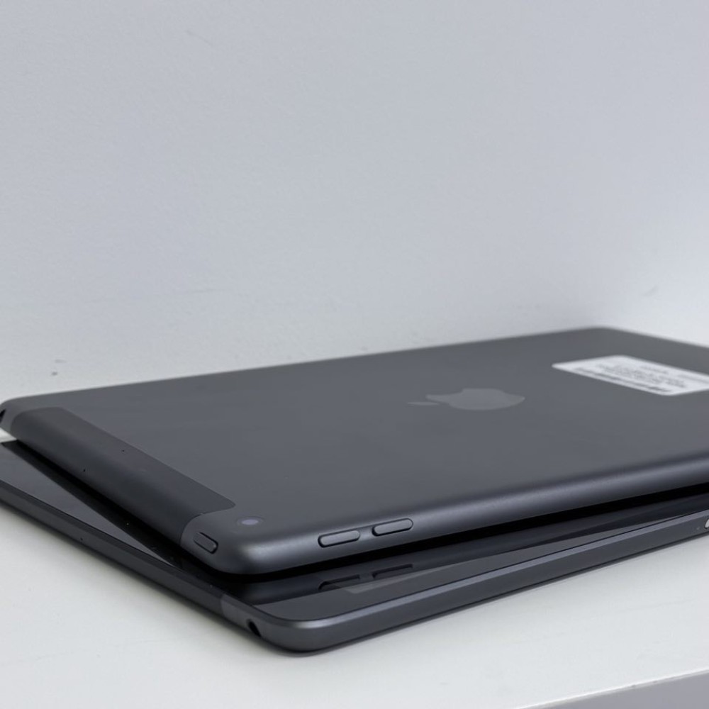 Apple iPad 8 10,2 (2020) Apple iPad 8 10,2 (2020)