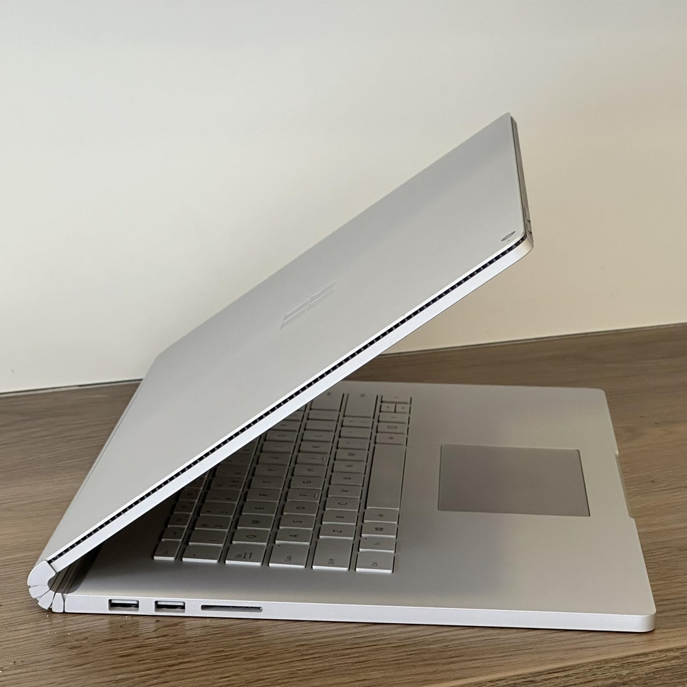 Microsoft Surface Book 2 15" Microsoft Surface Book 2 15"